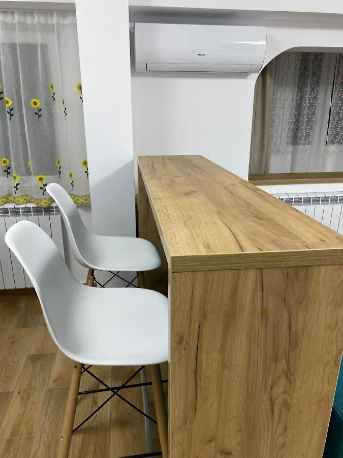 Perla Studio Bucharest Mall 0*,