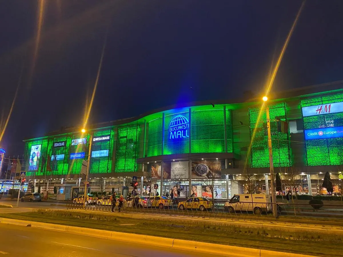 Perla Studio Bucharest Mall 0*,  Romania